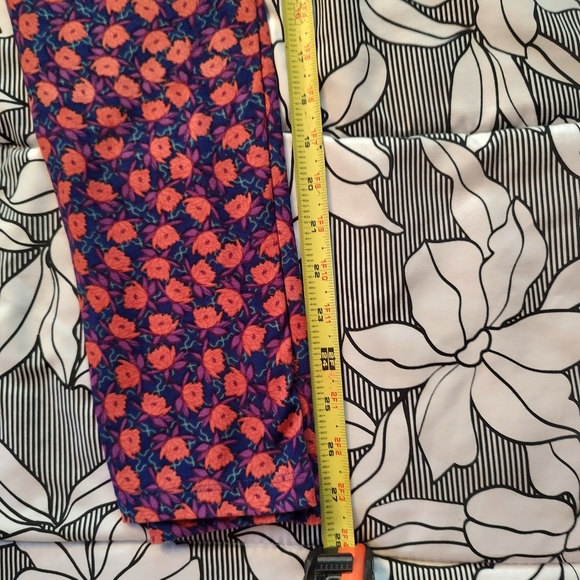 LuLaRoe tall and curvy leggings. Festive colors. New. - Picture 2 of 8
